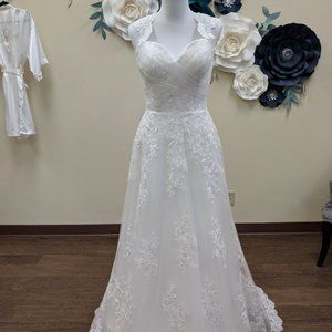 Wedding Dress A-Line Sweetheart Neckline Keyhole Back Sample Size 8